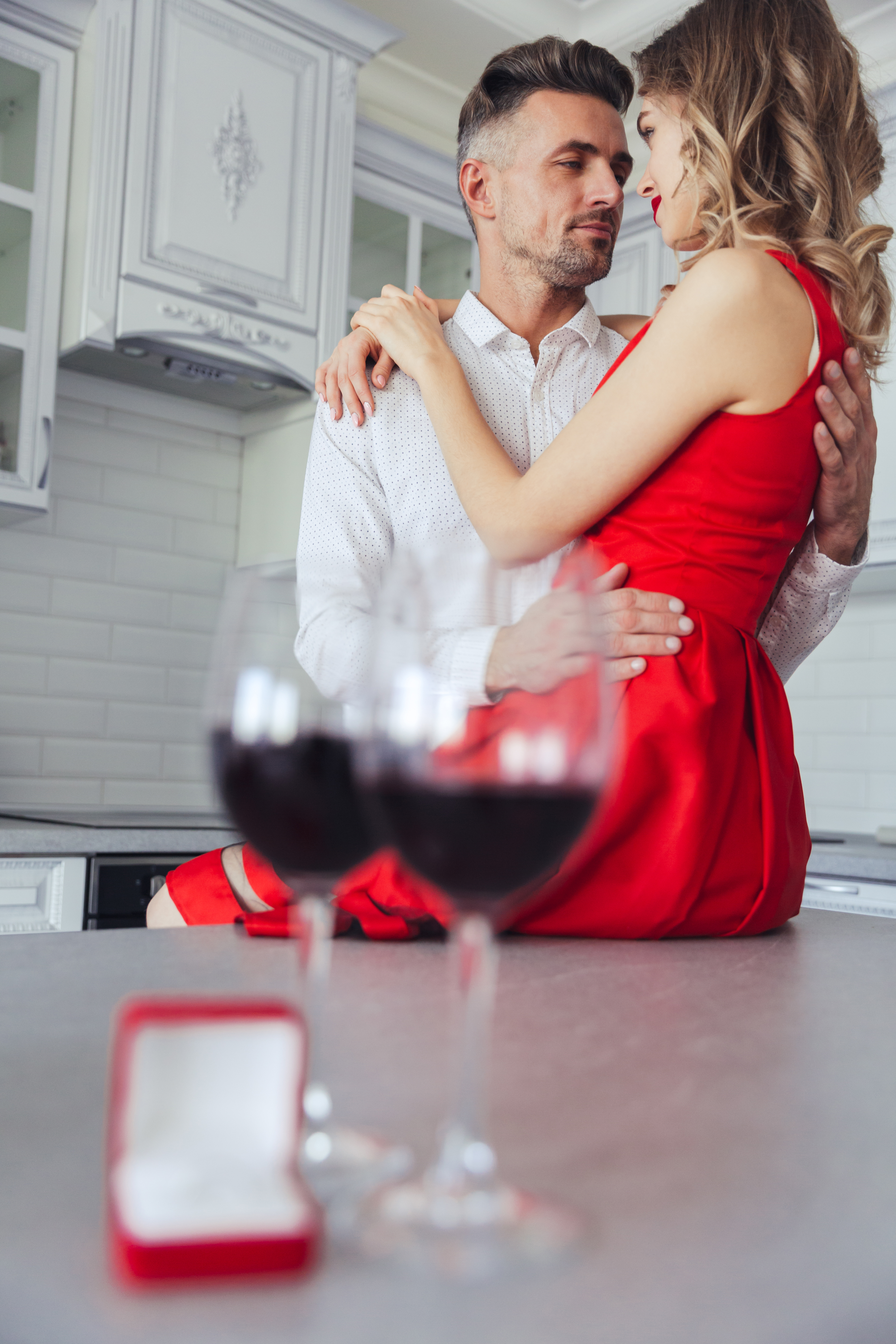 Elegant couple at a refined table representing local Australian sugar dating